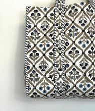 Load image into Gallery viewer, Blockprint Quilted Bag