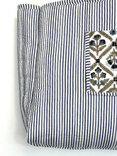 Load image into Gallery viewer, Blockprint Quilted Bag