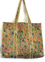 Load image into Gallery viewer, Blockprint Quilted Bag