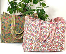 Load image into Gallery viewer, Blockprint Quilted Bag