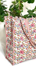 Load image into Gallery viewer, Blockprint Quilted Bag