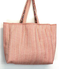 Load image into Gallery viewer, Blockprint Quilted Bag