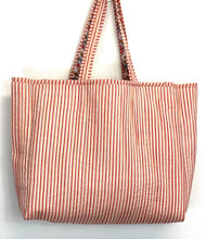 Load image into Gallery viewer, Blockprint Quilted Bag