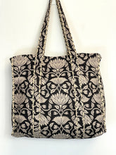 Load image into Gallery viewer, Blockprint Quilted Bag