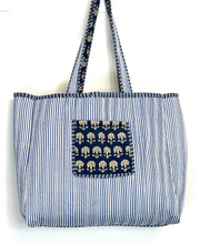 Load image into Gallery viewer, Blockprint Quilted Bag