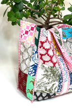 Load image into Gallery viewer, Blockprint Quilted Bag