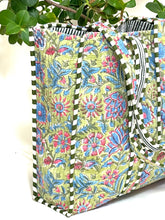 Load image into Gallery viewer, Blockprint Quilted Bag