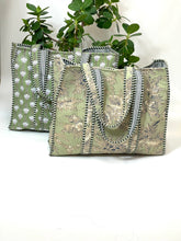 Load image into Gallery viewer, Blockprint Quilted Bag
