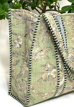Load image into Gallery viewer, Blockprint Quilted Bag