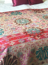 Load image into Gallery viewer, SUZANI Kantha