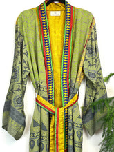 Load image into Gallery viewer, Vintage Sari Kimono Short
