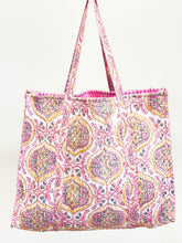 Load image into Gallery viewer, Blockprint Quilted Bag