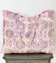 Load image into Gallery viewer, Blockprint Quilted Bag