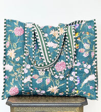 Load image into Gallery viewer, Blockprint Quilted Bag