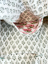 Load image into Gallery viewer, Blockprint Quilted Bag