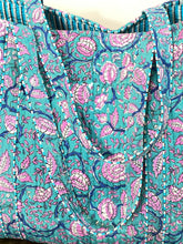 Load image into Gallery viewer, Blockprint Quilted Bag
