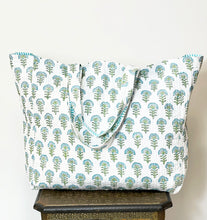 Load image into Gallery viewer, Blockprint Quilted Bag