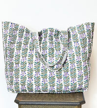 Load image into Gallery viewer, Blockprint Quilted Bag