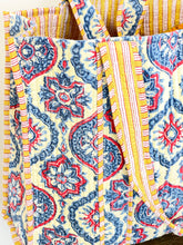 Load image into Gallery viewer, Velvet Quilted Bag