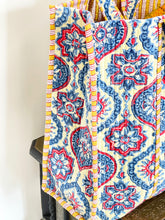 Load image into Gallery viewer, Velvet Quilted Bag