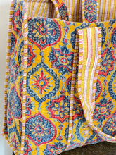 Load image into Gallery viewer, Velvet Quilted Bag