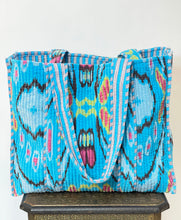 Load image into Gallery viewer, Velvet Quilted Bag
