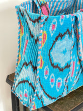 Load image into Gallery viewer, Velvet Quilted Bag