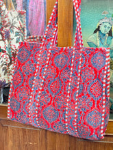 Load image into Gallery viewer, Velvet Quilted Bag