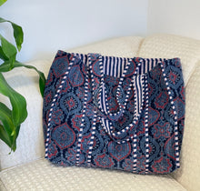 Load image into Gallery viewer, Velvet Quilted Bag