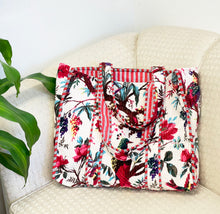 Load image into Gallery viewer, Velvet Quilted Bag