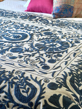 Load image into Gallery viewer, SUZANI Throw