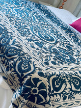 Load image into Gallery viewer, SUZANI Throw