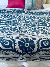 Load image into Gallery viewer, SUZANI Throw