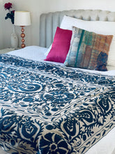 Load image into Gallery viewer, SUZANI Throw