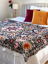 Load image into Gallery viewer, SUZANI Throw