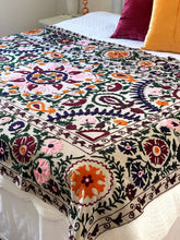 Load image into Gallery viewer, SUZANI Throw