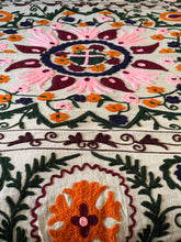 Load image into Gallery viewer, SUZANI Throw