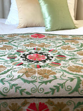 Load image into Gallery viewer, SUZANI Throw