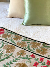 Load image into Gallery viewer, SUZANI Throw