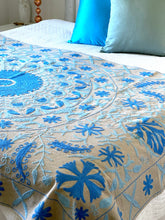 Load image into Gallery viewer, SUZANI Throw