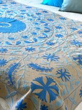 Load image into Gallery viewer, SUZANI Throw