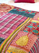 Load image into Gallery viewer, Vintage Sari Kantha Qult