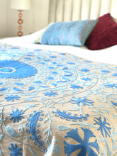 Load image into Gallery viewer, SUZANI Throw