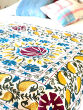 Load image into Gallery viewer, SUZANI Throw