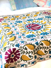 Load image into Gallery viewer, SUZANI Throw