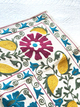 Load image into Gallery viewer, SUZANI Throw