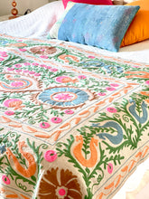 Load image into Gallery viewer, SUZANI Throw