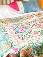 Load image into Gallery viewer, SUZANI Throw