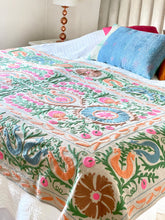 Load image into Gallery viewer, SUZANI Throw