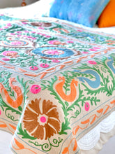 Load image into Gallery viewer, SUZANI Throw